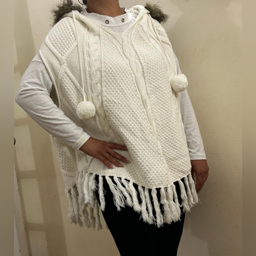 Tommy Hilfiger Poncho ( Ivory/ off- white 🤍
